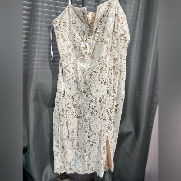 White lace dress - Picture 2 of 4